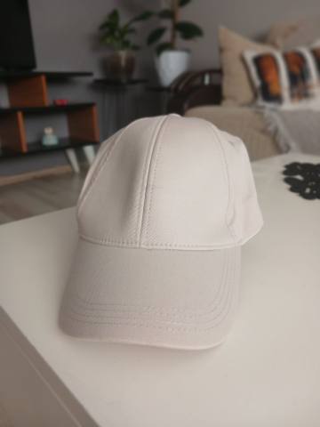 Krem rengi şapka