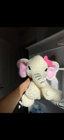 Pembe kurdeleli fil
